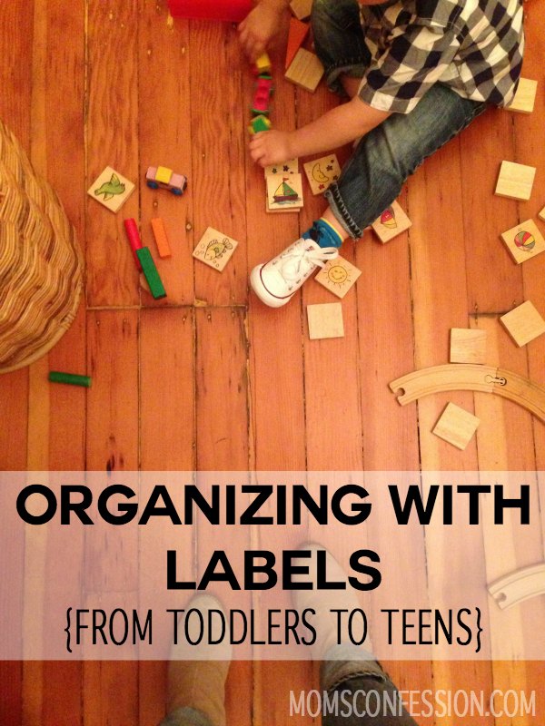 organizing-with-labels The best tips for organizing toys and keeping clutter under control in your child's room, plus get a free toy organization labels printable too!