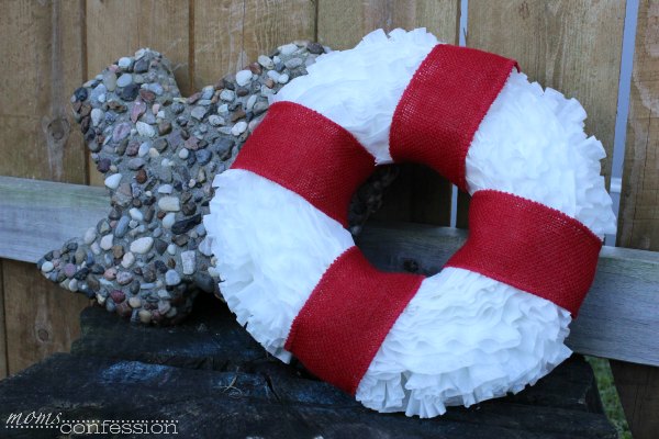 This simple burlap coffee filter wreath is the perfect holiday decor idea for the season. You can't go wrong with this great craft idea this holiday season.