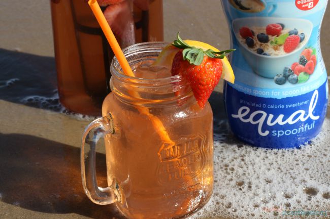 Looking for the perfect summer drink for a hot day? Learn how to make sun tea with strawberries and lemon. It's tastes amazing and is so easy to make.