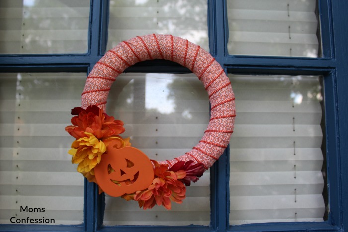 Easy Fall Decor like this Pumpkin Wreath is a great option for making your front door look festive for Fall! 