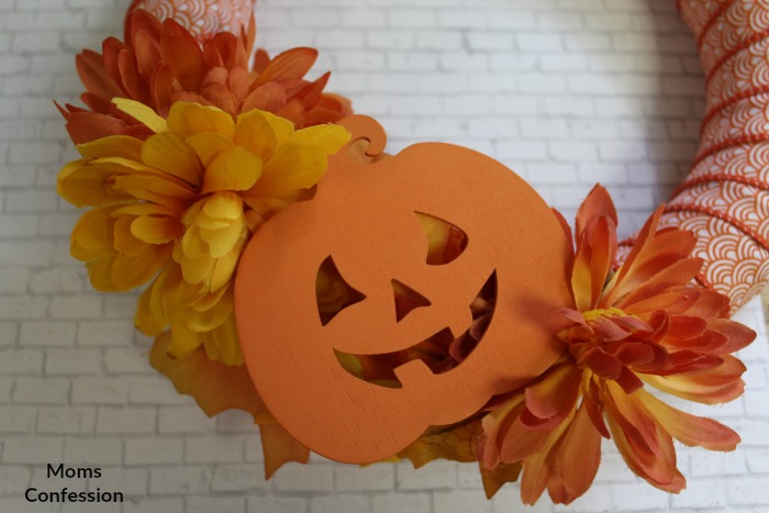 Easy Fall Decor like this Pumpkin Wreath is a great option for making your front door look festive for Fall! 