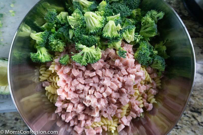 pasta, ham and broccoli in a large mixing bowl